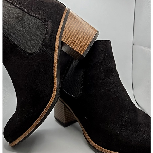 EUC White Mountain Faux Suede Ankle Bootie Block Stack Wood Heel Zip Black 8.5 - Picture 4 of 7